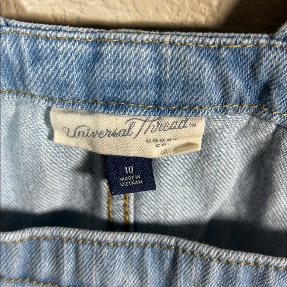 Universal Thread Denim Short Overalls | Light Wash | Size 10 - Picture 2 of 3